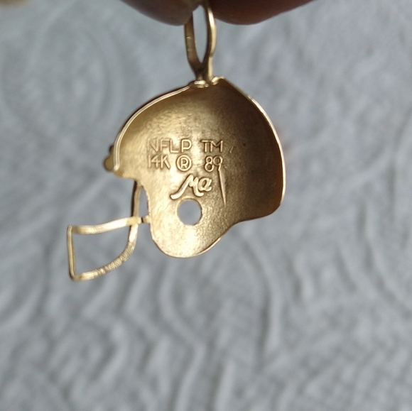 Vintage 14k Gold Oakland Raiders Football Helmet Pendant officially licensed NFL - Picture 4 of 4
